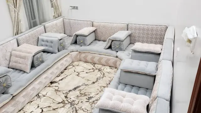 (4)
