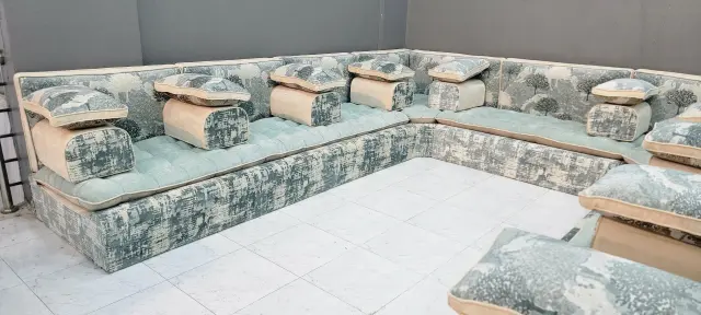 (3)A